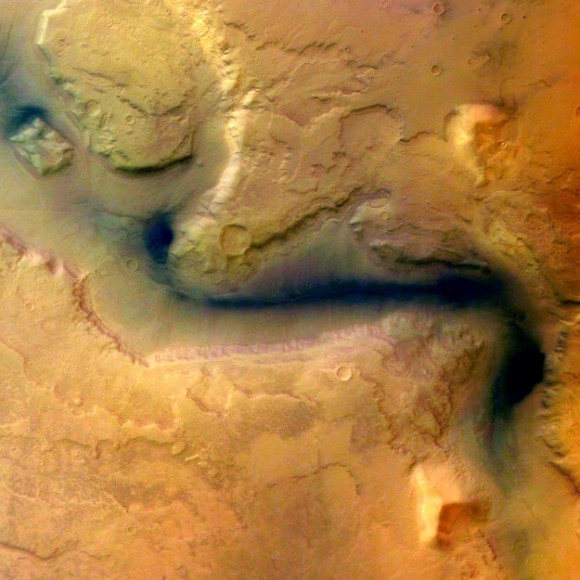 One of the first images taken by Mars Express in 2004 of Reull Vallis. Credit: Credit: ESA/DLR/FU Berlin (G. Neukum)