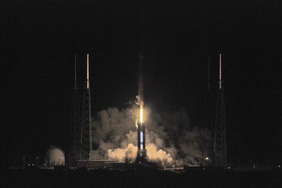 The Atlas rocket clears the utility tower.  Credit: John O'Connor/nasatech.