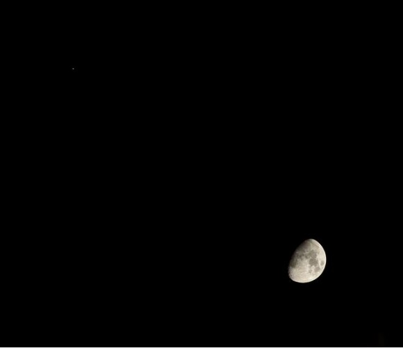 Jupiter and the Moon over London, England on January 21, 2013. Credit and copyright: Sculptor Lil on Flickr.