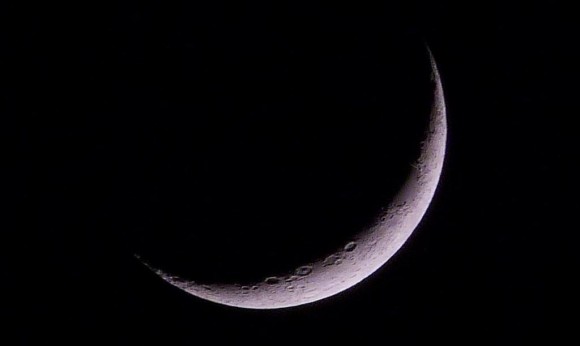 The crescent Moon -- the 'easy way' -- a hand-held camera, no tripod, just Lumix DMC-FZ48 at max. optical zoom. Credit and copyright: Daniel Fischer.