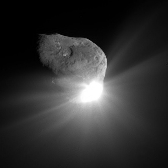 NASA’s Deep Impact images Comet Tempel 1 alive with light after colliding with the impactor spacecraft on July 4, 2005. ESA and NASA are now proposing the AIDA mission to smash into Asteroid Didymos. CREDIT: NASA/JPL-Caltech/UMD