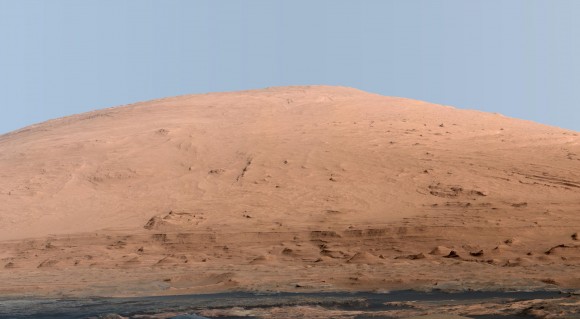 Gale crater's central peak as it might look under Earthly lighting (NASA/JPL-Caltech/MSSS)