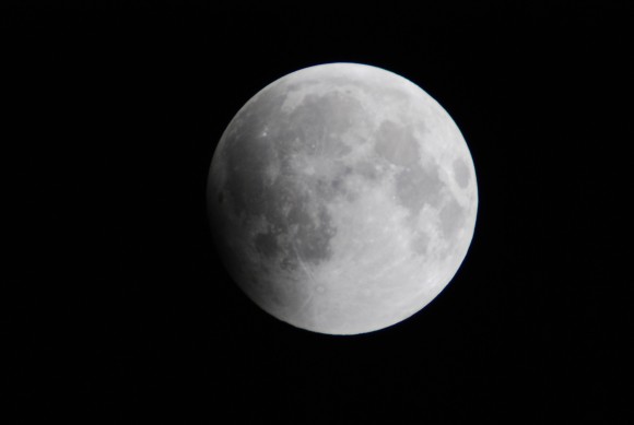The very early partial phase of the 2010 December solstice total lunar eclipse. This week's shallow eclipse will appear similar at its maximum. (Photo by author)