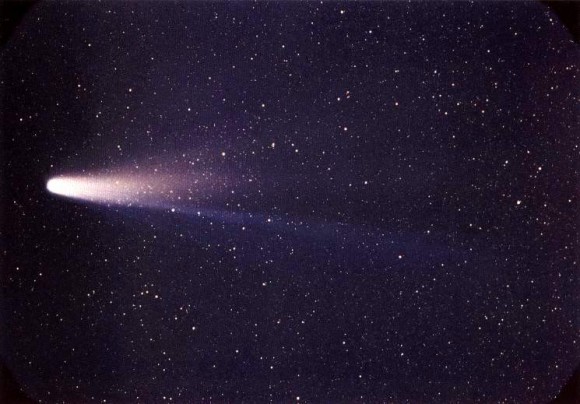 Comet P/Halley as seen on its last inner solar system passage on March 8th, 1986. (Credit: W. Liller/NASA GSFC/ International Halley Watch Large Scale Phenomena Network).  
