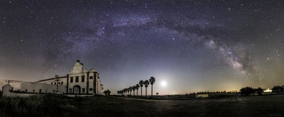 A 21-image mosaic showing the Milky Way and the setting Moon at dawn, at the Convent of Orada in Monsaraz, Portugal, in the Alqueva´s Dark Sky Reserve. Credit and copyright: Miguel Claro.