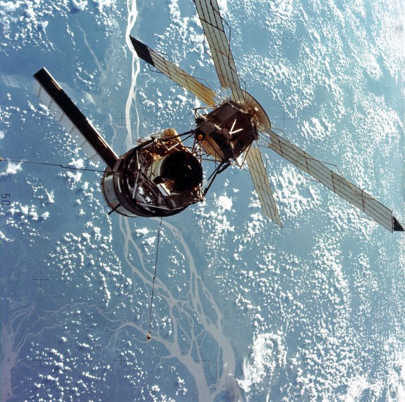 Skylab 3 crew photographs Skylab space station with dramatic Earth backdrop during rendezvous and docking maneuvers in 1973. Credit: NASA