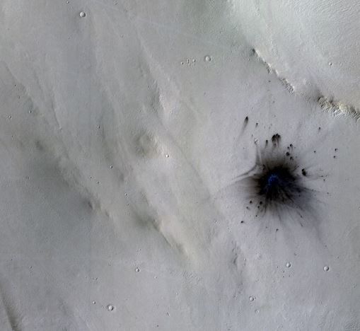 New impact site on Mars formed between November 2005 and October 2010. Credit: NASA/JPL-Caltech/MSSS/Univ. of Arizona