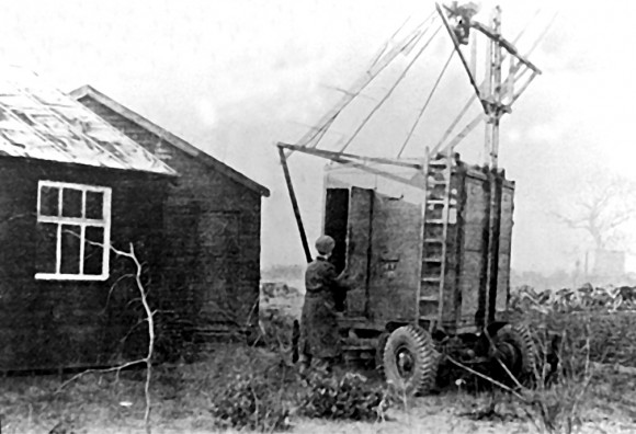 Early scientific exploration of the sky in radio waves at Jodrell Bank Observatory in 1945. Credit: Jodrell Bank, University of Manchester