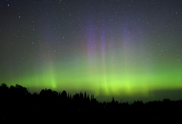 An especially beautiful ray sticks up above the arc. Shorter exposures coupled with shorter shutter speeds are the best way to capture fine details of a northern lights display. Credit: Bob King