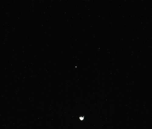 This image was taken by the Curiosity rover's right Mastcamy on Sol 351 (2013-08-01 08:44:11 UTC). Image Credit: NASA/JPL-Caltech/MSSS.