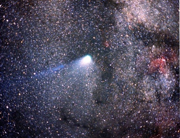 Comet Halley as seen from the Kuiper Airborne Observatory in 1986. (Credit: NASA). 