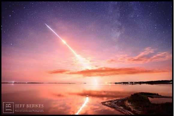 LADEE and the Milky Way: Launch of the LADEE Rocket from Wallops Flight Facility in Virginia. Credit and copyright: Jeff Berkes/Jeff Berkes Photography.
