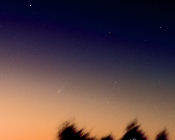 Comet ISON seen on November 22, 2013 from Corvalis, Oregon, USA. Manual alignment of 20 frames of 4 seconds each in Deep Sky Stacker. Credit and copyright: A Nartist on Flickr.