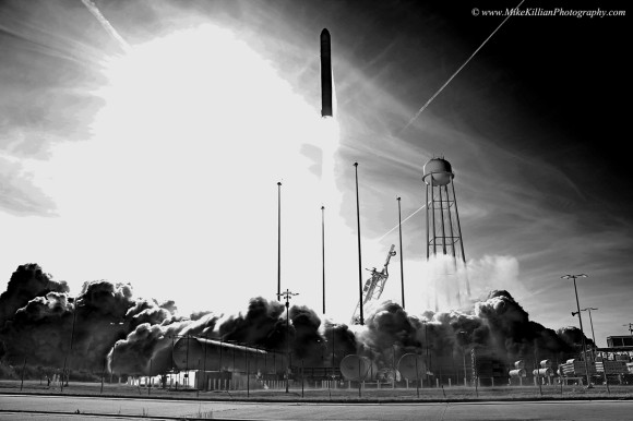 Billowing smoke and flame in all directions, ORB-1 takes flight on Jan. 9, 2014. Credit: Mike Killian/mikekillianphotography.com
