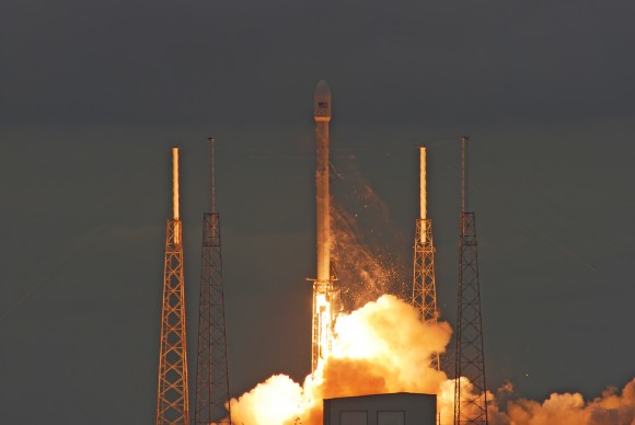 Clearing the strongback, the Thaicom 6/Falcon 9 mission roars from the pad in its quest for supergeosync orbit. Credit: nasatech.net