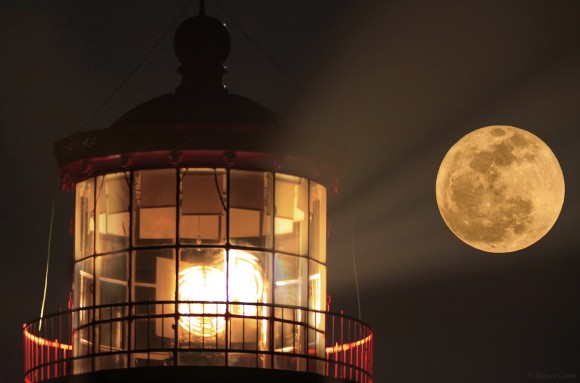 The Cabo Espichel lighthouse near, Sesimbra, Portugal and the full Moon on March 16, 2014. Credit and copyright: Miguel Claro.