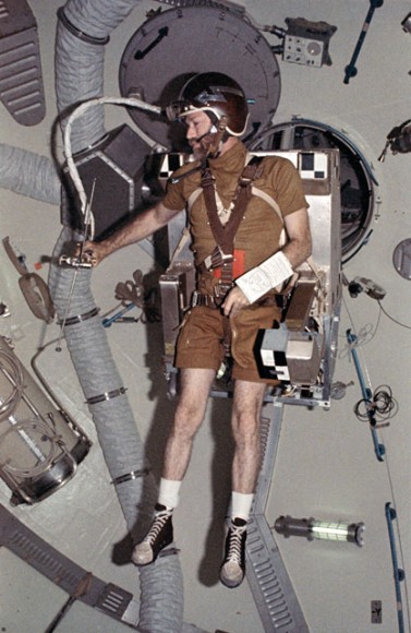 Skylab 4 commander Gerry Carr flies an astronaut maneuvering experiment in the Skylab space station in December 1973. Credit: NASA