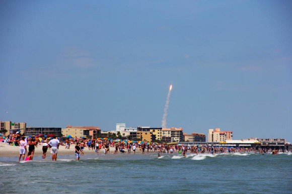 Startled Florida space coast sunbathers see sudden blastoff of Atlas V/NROl-67 from Cocoa Beach on April 10, 2014. Credit: Nicolle Solomon by iPhone