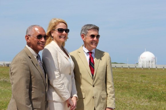 NASA Administrator Charlie Bolden, left, Gwynne Shotwell, president and chief operating officer of SpaceX and Kennedy Space Center Director Bob Cabana announce that NASA just signed a lease agreement with SpaceX of Hawthorne, Calif., for use and operation of Launch Complex 39A. Credit: Nicole Solomon