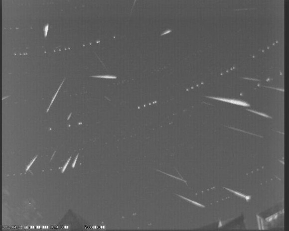A composite of 33 Lyrid meteors captured by the UK Meteor Network cameras in 2012. Credit: @UKMeteorNetwork