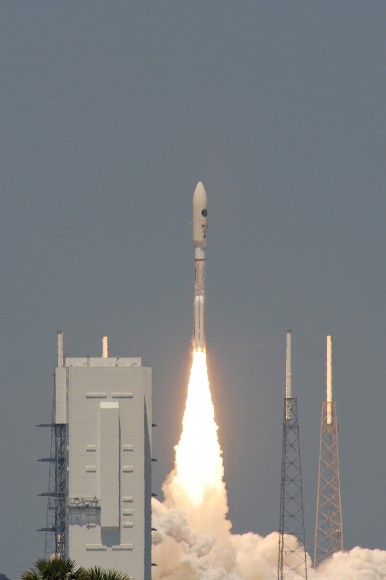 Clear of the catenary lightning wires the Atlas 5-541 booster with its NROL-67 payload roar to orbit on April 10, 2014 from Cape Canaveral, FL. Credit: nasatech.net