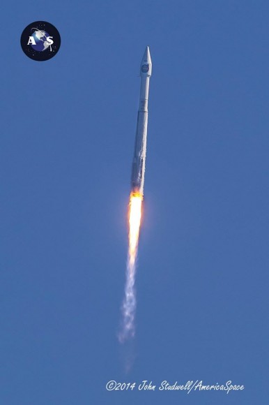 United Launch Alliance (ULA) Atlas V rocket carrying NROL-33 spy satellite for the National Reconnaissance Office (NRO) lifts off from Space Launch Complex-41 on Cape Canaveral, Florida, on May 22 at 9:09 a.m. EDT. Credit: John Studwell/AmericaSpace