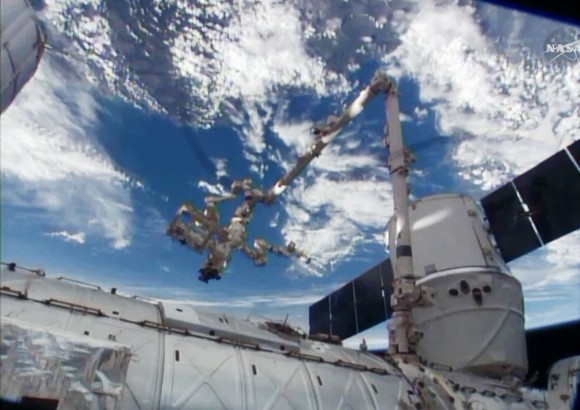 The Canadarm2 with Dextre in its grasp conducts external cargo transfers from the SpaceX Dragon resupply ship. Credit: NASA TV