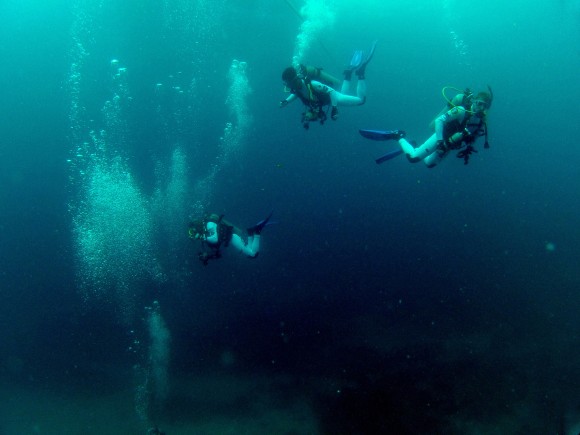 A NEEMO crew descends to its base about 20 meters (65 feet) below the surface of the Atlantic Ocean. Credit: ESA–H. Stevenin