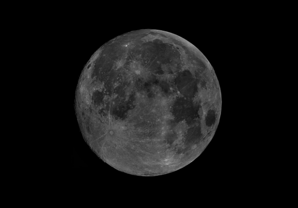 The perigee Full Moon of June 22nd, 2013. Credit: Russell Bateman (@RussellBateman1) 