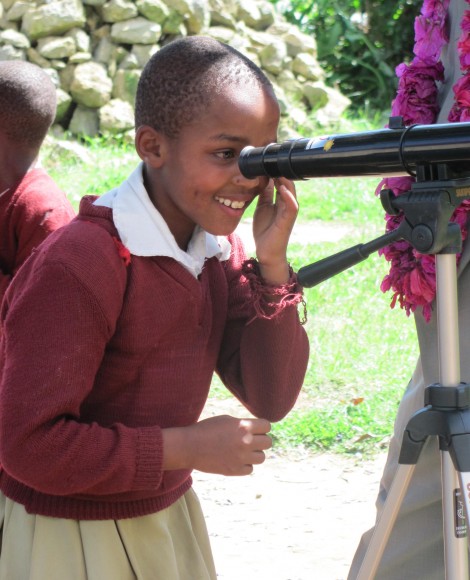 A student uses a telescope for the first time at Kalinga Primary School in northern Tanzania. Credit: Telescopes to Tanzania/Indiegogo