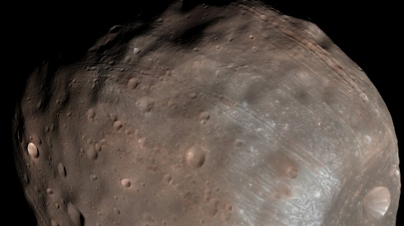 A MRO HiRise image of the Martian moon Phobos. Taken on March 23, 2008. Phobos has dimensions of 27 × 22 × 18 km, while Deimos is 15 × 12.2 × 11 km. Both were discovered in 1877 at the US Naval Observatory in Washington, D.C. (Photo: NASA/MRO/HiRISE)