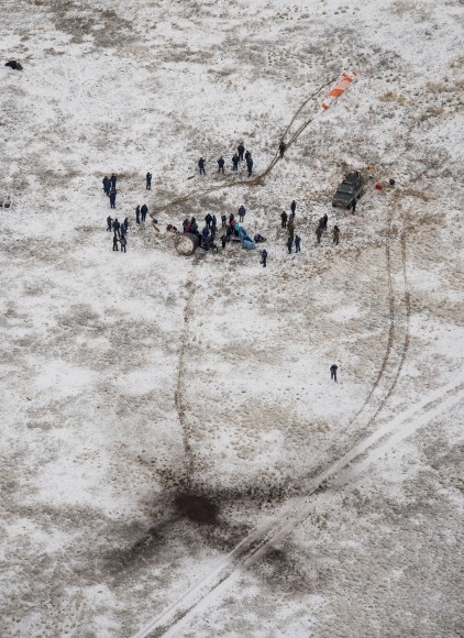 Incredible Snow-Dragging Spaceship Landing From The Space Station